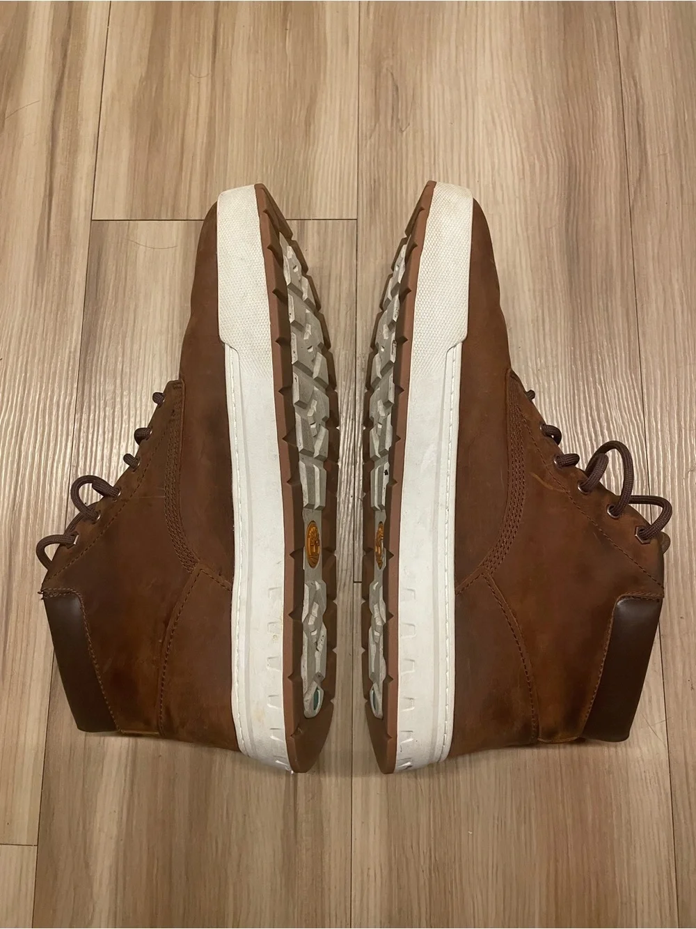 Timberland Men's Size 12 Brown Leather Chukka Boots with White Sole. Ankle boots